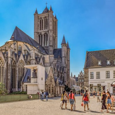 Ladder op schuin dak plaatsen: veilig werken op hoogte